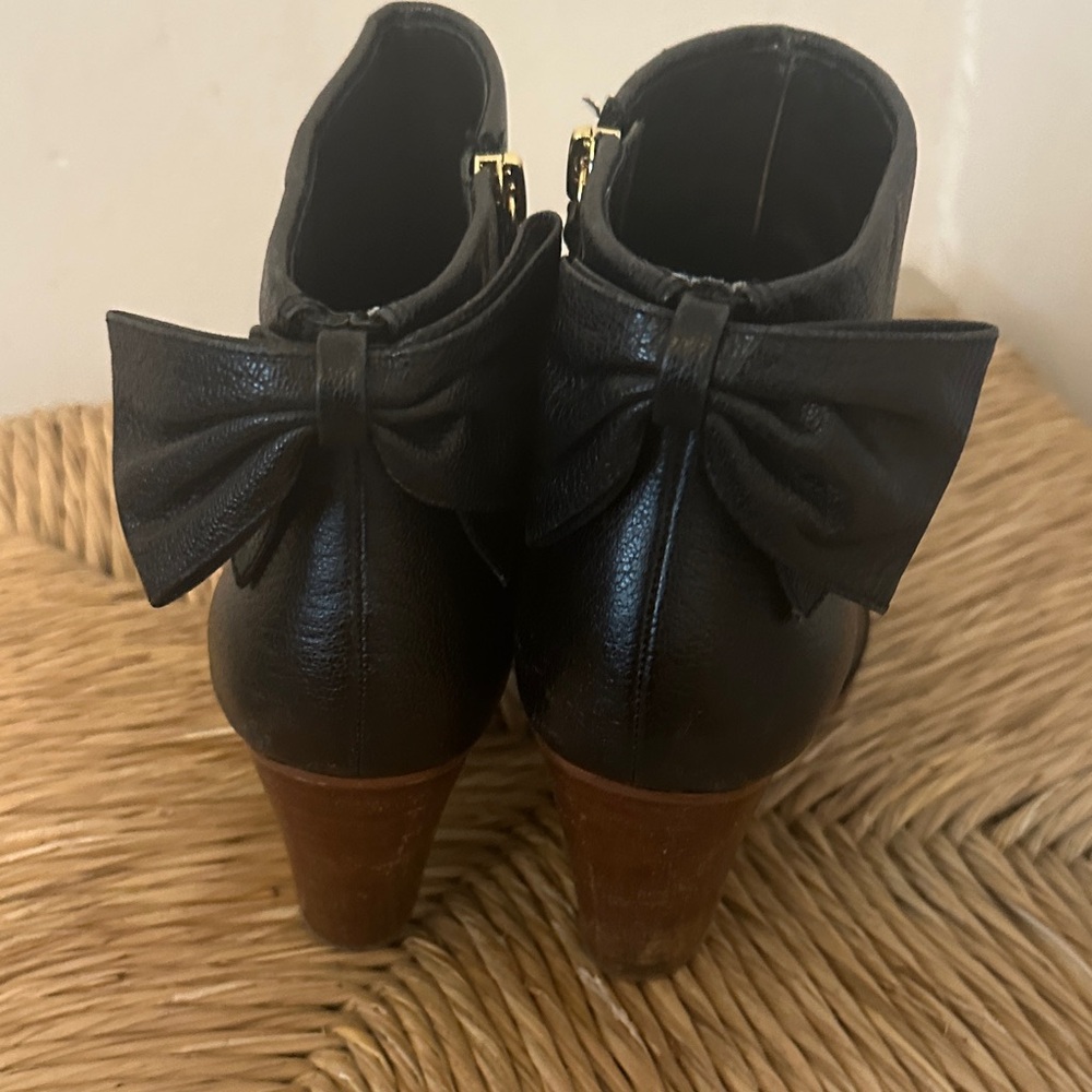 Elegant Black Ankle Boots with Bow Detail